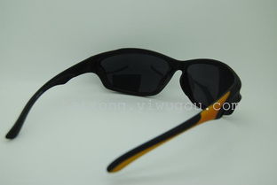 潮爆户外，视觉革命 2016新款亮膜变色运动型眼镜引领时尚新浪潮